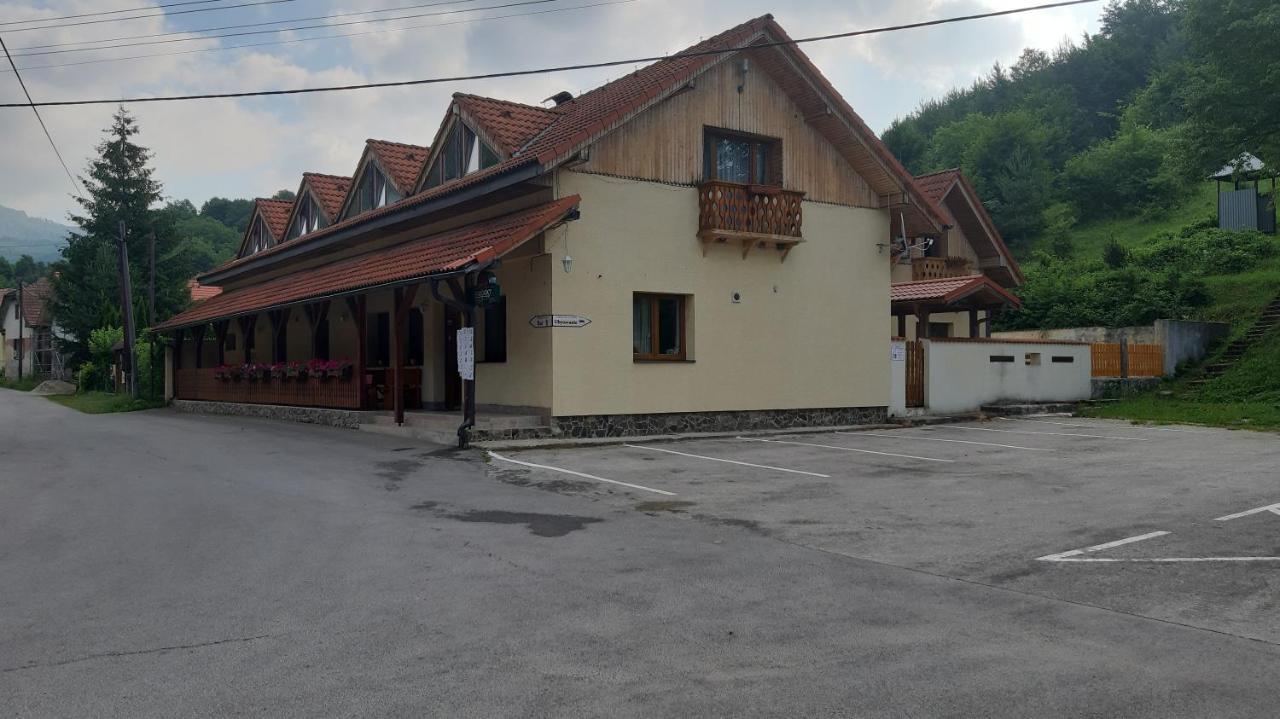 Penzión pri studničke Omastiná Omastina Exterior foto